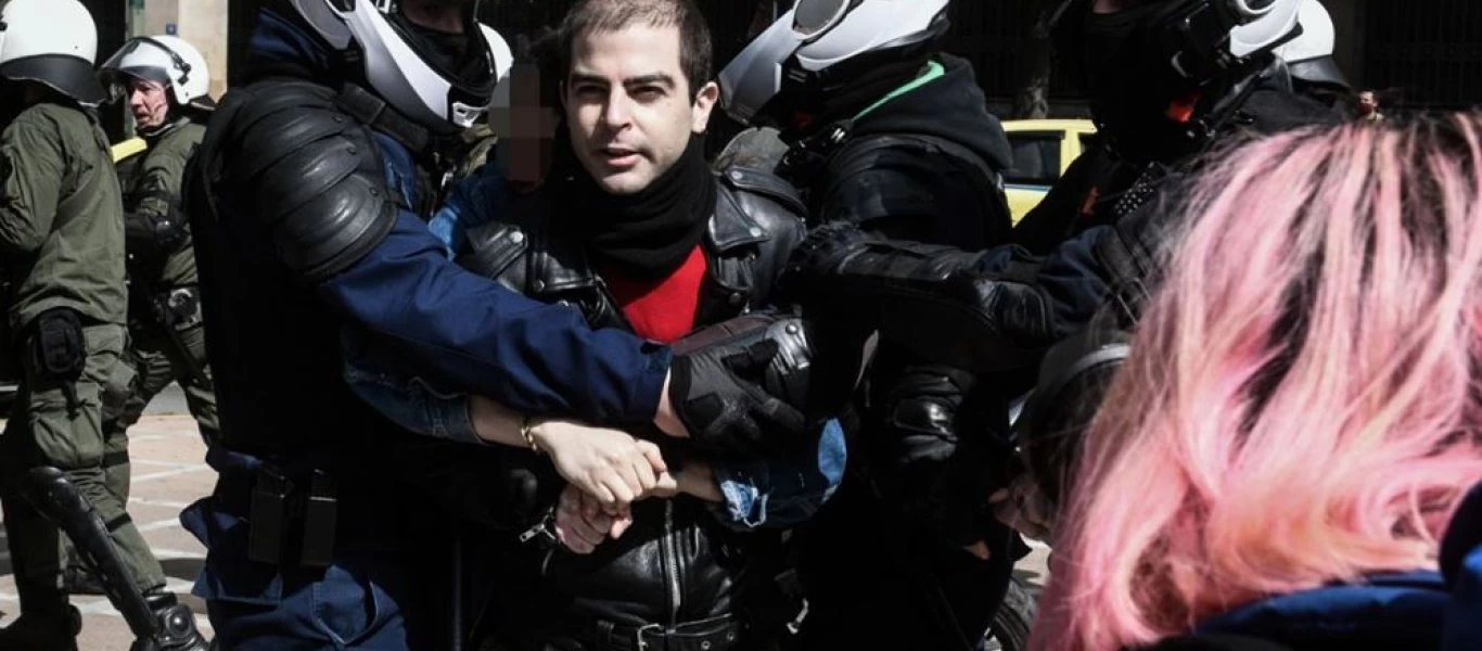 Ελεύθερος αφέθηκε ο γιος του Δ.Κουφοντίνα - Είχε προσαχθεί στο Σύνταγμα